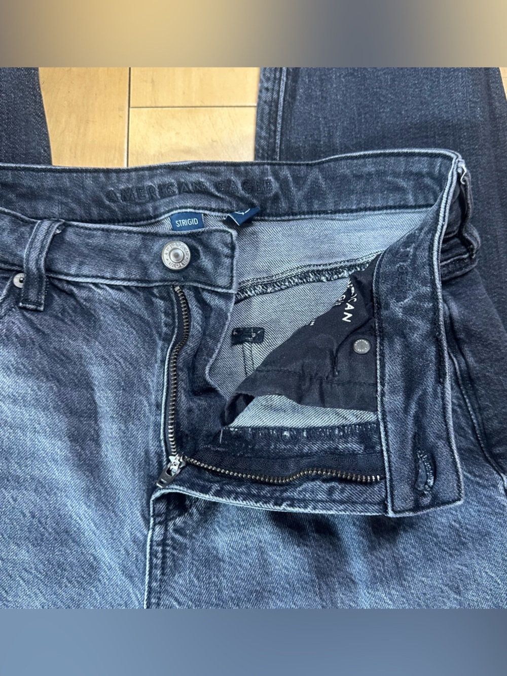 💜 American Eagle Outfitters Black Strigid Mom Jeans (4 Regular) - Picture 5 of 9